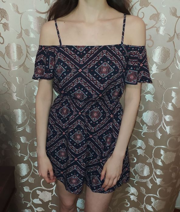 Легкое платье с рюшами и узором турецкий огурец, эйч энд эм h&m