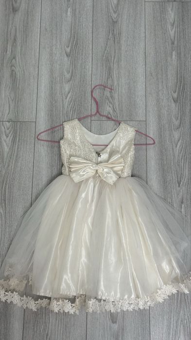Святкова сукня на дівчинку 3-4 роки