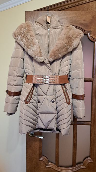 Куртка зимова з капішоном натурального кролика