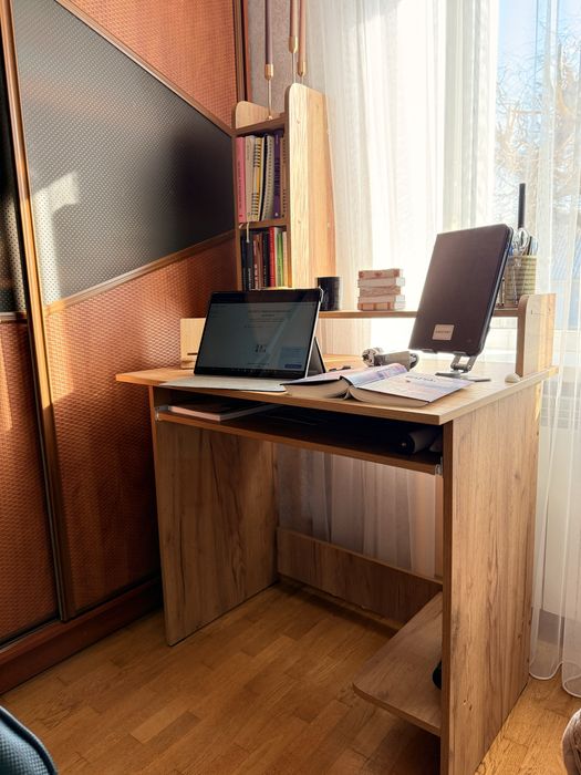 Комод , тумбочка, стіл робочий та дзеркало