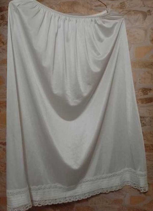 (5XL/6XL) Biała półhalka pod spódnicę z Londynu, Halka