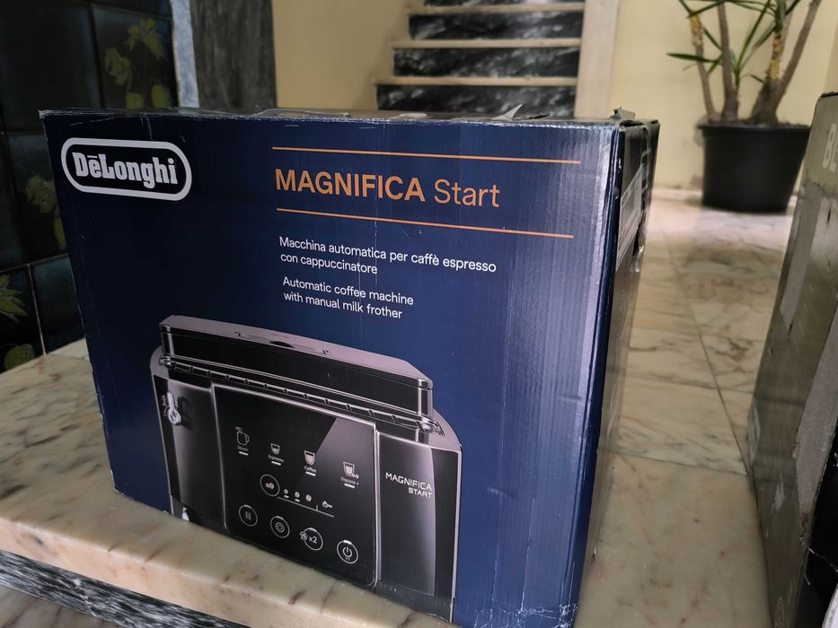 Máquina de Café Automática DELONGHI ECAM220.20.W Magnifica Start