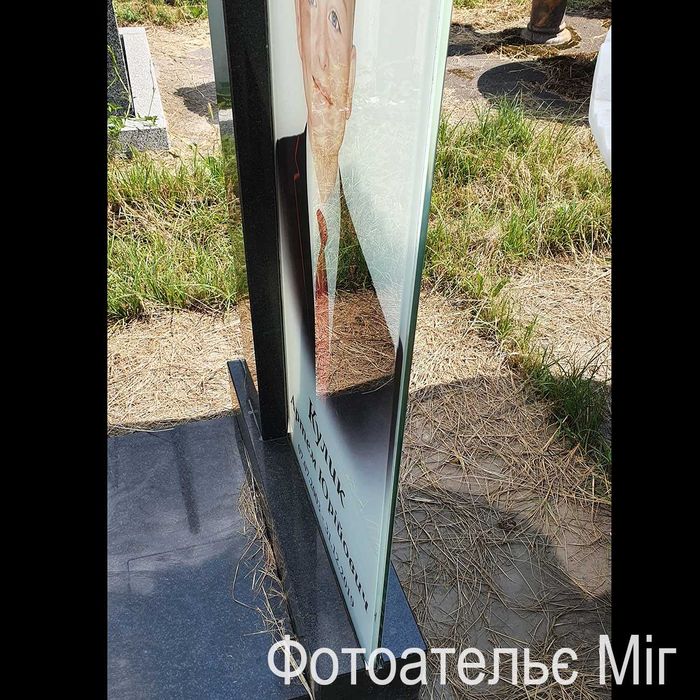 Фото в склі на пам'ятник - Ритуальні таблички та овали