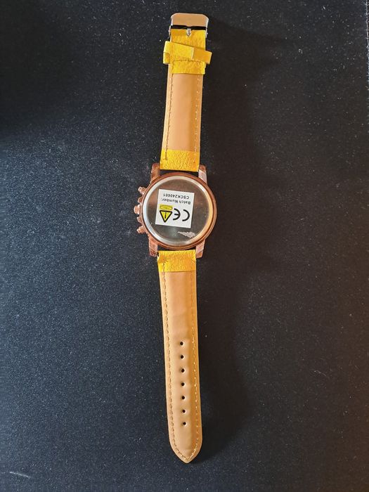 Relógio  amarelo