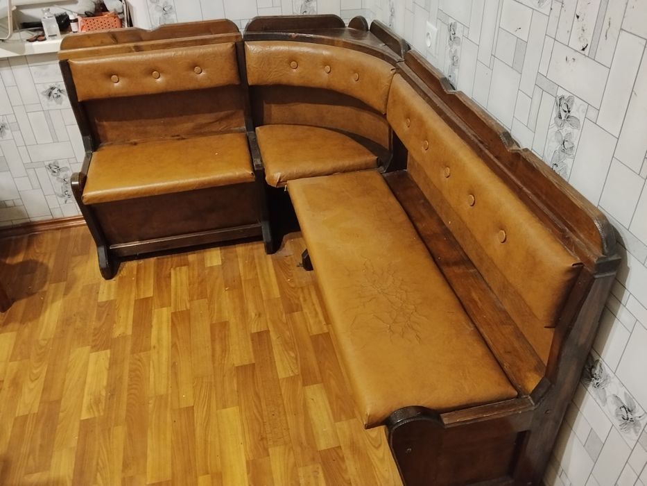 Продам уголок в хорошем состоянии, только самовывоз.