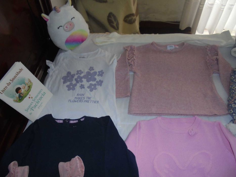 lote de roupa de menina o boneco