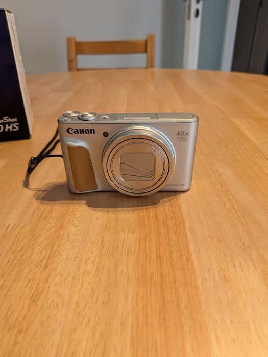 Canon SX740 HS prateada