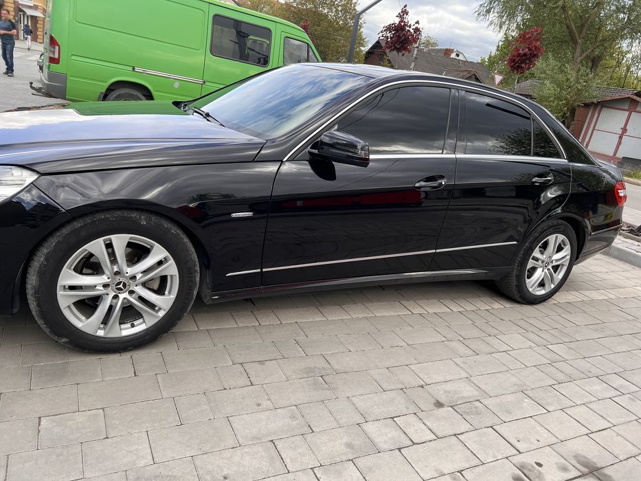 Mercedes-benz Е212    2.2 дизель  2011р