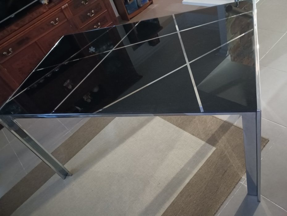 Mesa retangular, tampo vidro preto