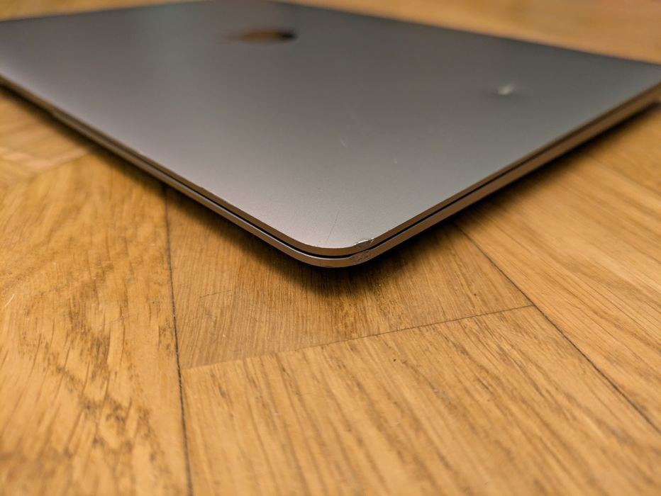 MacBook Air M1, 2021, 8/256 ГБ.