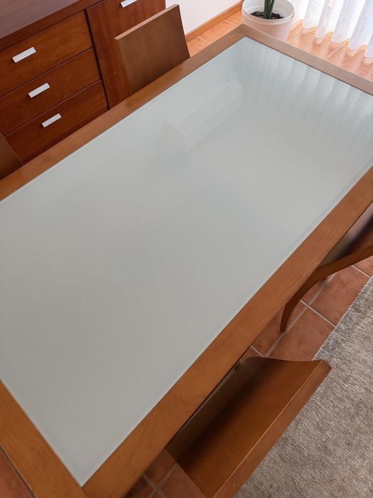 Mesa de Jantar Extensível + 4 Cadeiras