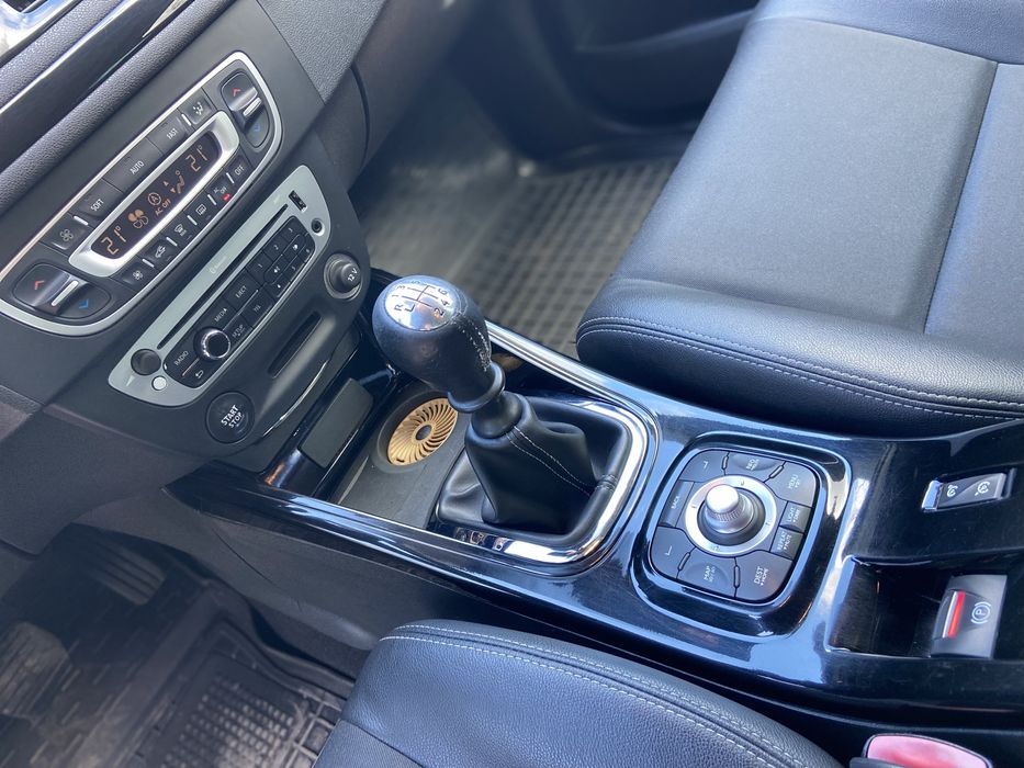 Продам авто рено меган 3 2012г 1.5 дизель BOSE