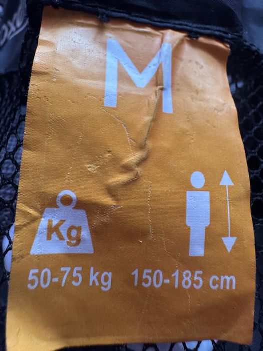 Proteções para patins/trotinetes/skate para crianças e capacete.