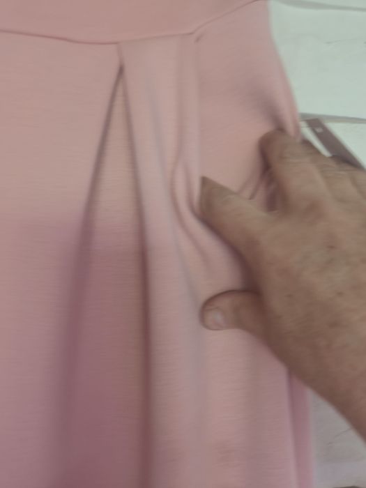 Piękne nowe szerokie spodnie z kieszeniami