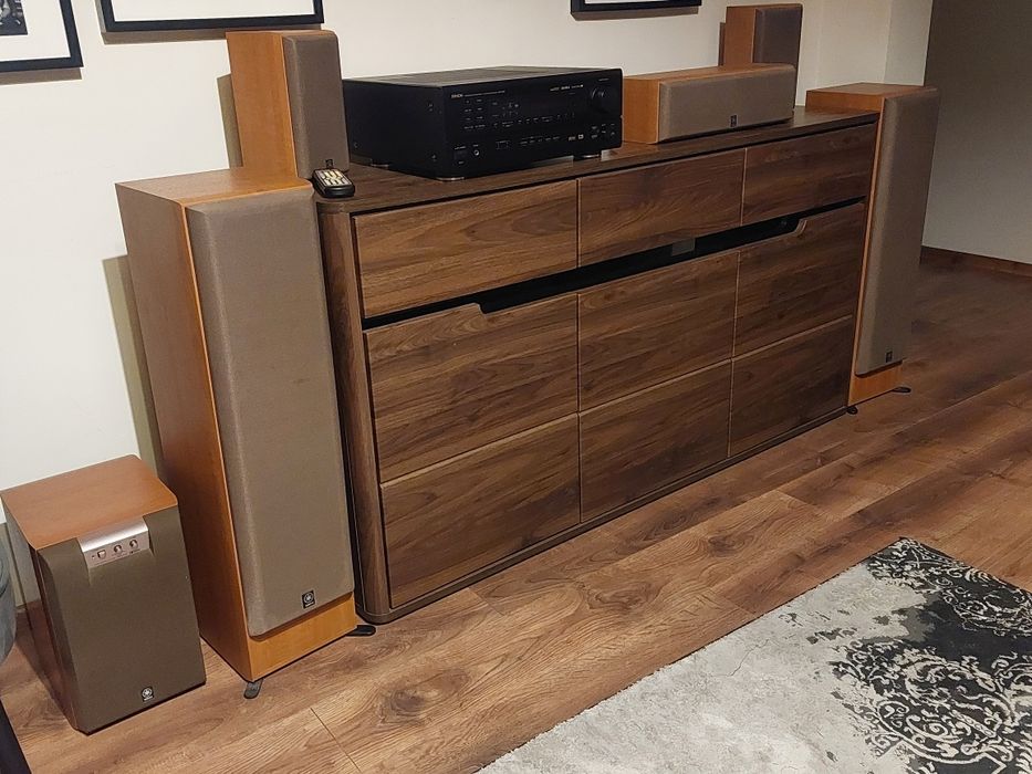 Kino domowe Amplituner Denon i zestaw głośników Yamaha