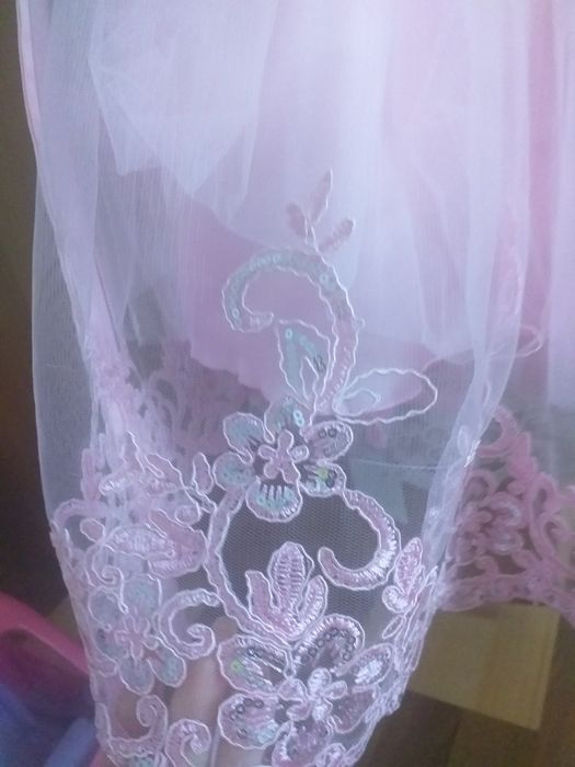 Prześliczna  sukienka różowa