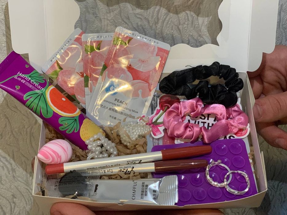 Подарунковий бокс, ідеальний подарунок дівчіні або для себе)