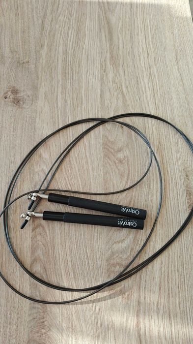 Skakanka z łożyskami metalowa Ostrovit