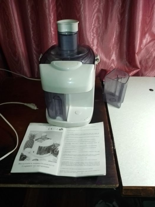 Соковыжималка First