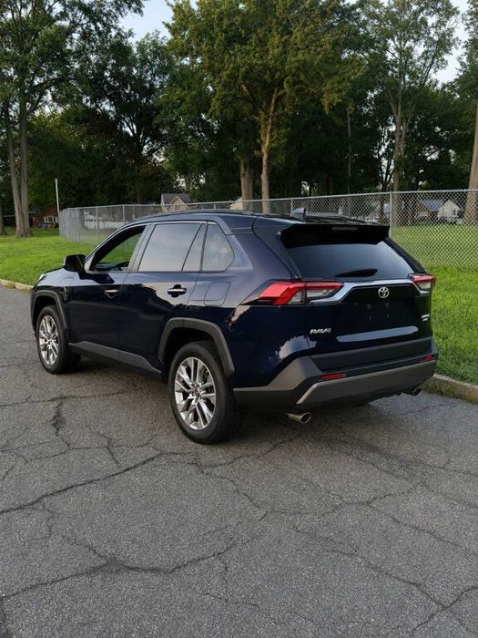 Toyota RAV4 Limited      2019