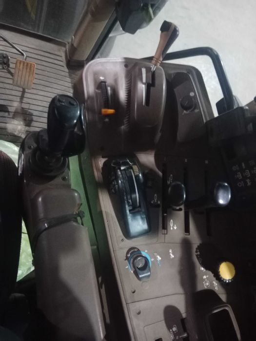 Ciągnik John Deere 6920 S  z ładowaczem czołowym, przedni tuz