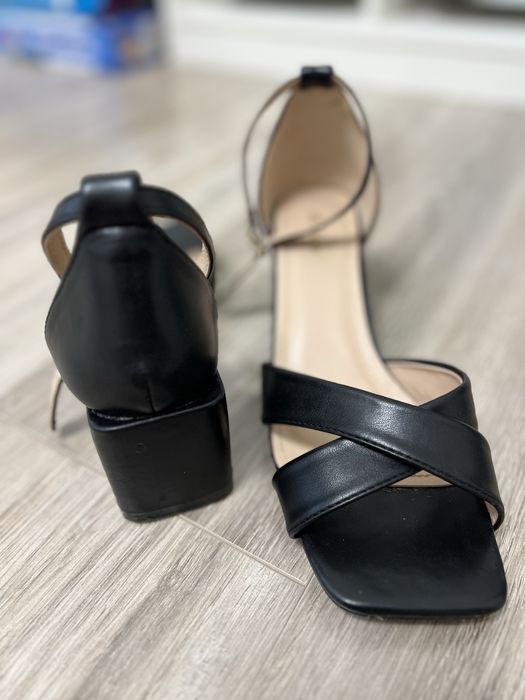 Босоніжки жіночі