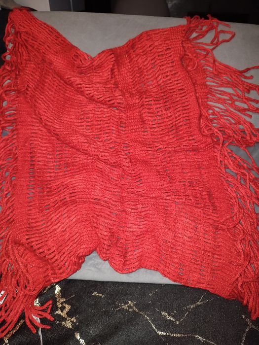 Sweter czerwony plus komin