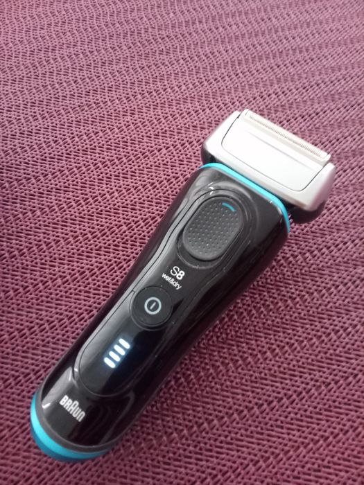 Бритва Braun Series 8 з Braun Power Case