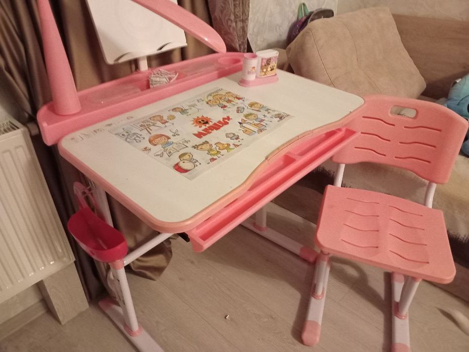 Парта шкільна для дівчинки