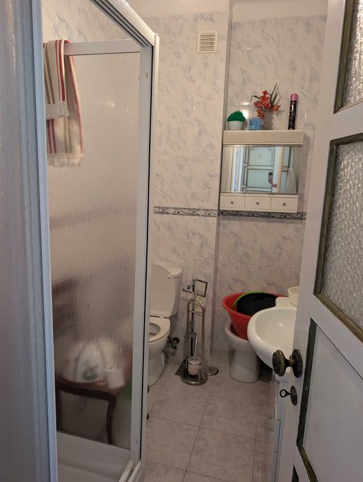 Apartamento T2 em Algés renovado cozinha semi-equipada