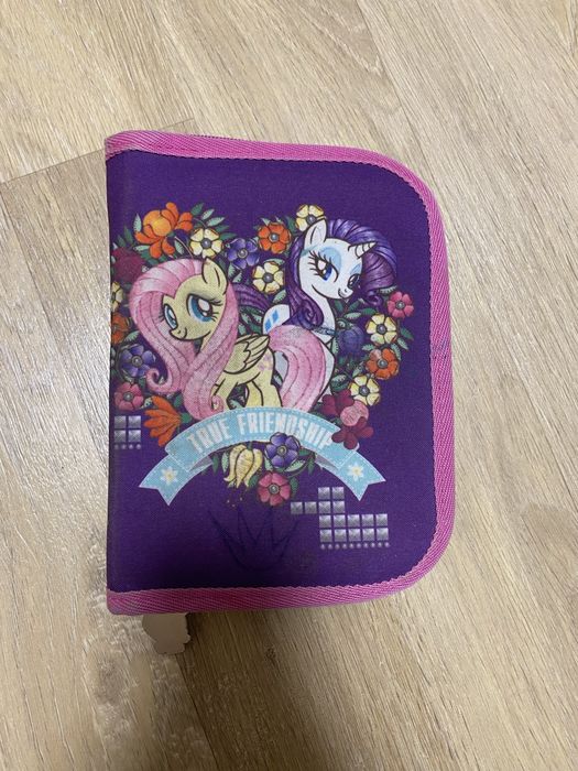 Отдам пенал бесплатно