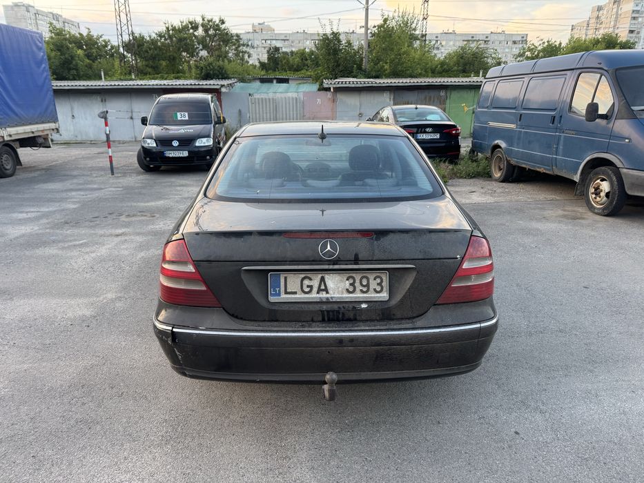 Mercedes e class w211