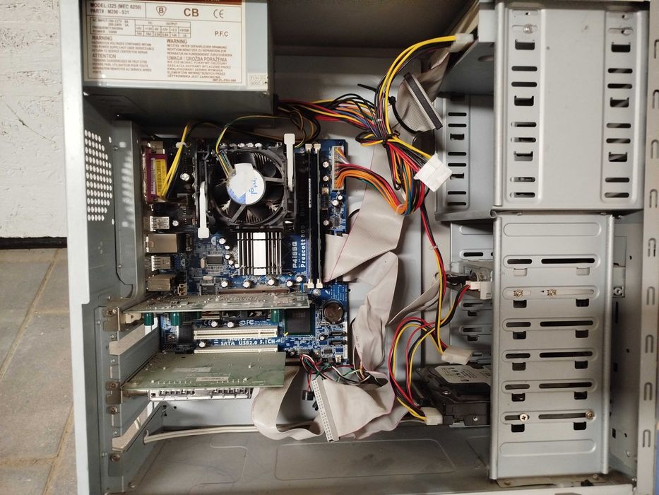 Komputer Retro PC AsRock P4i65G Prescott (Zasilacz startuje, brak obrazu)