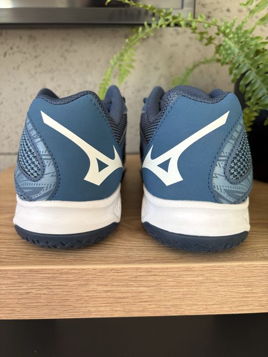 Buty Mizuno Lightning Star z6 jr jak nowe