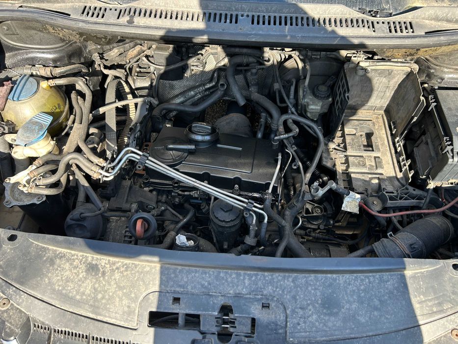 VW Touran 2.0 TDI Só Para Peças