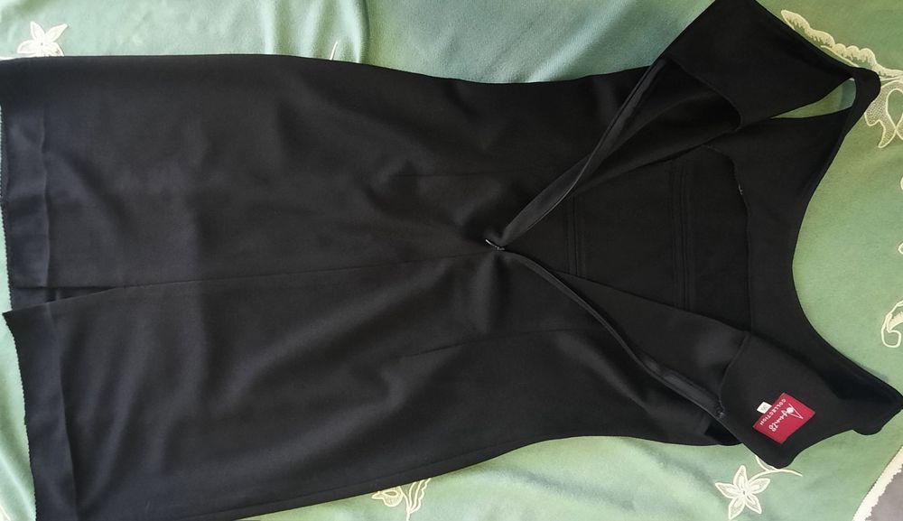 Vestido preto de cavas