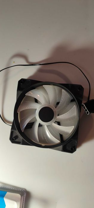 4 ventoinhas/fans Aerocool 12cm Moderno ARGB 3p Auto ou Manual (NOVAS) + 1 Fan 12cm com luz e ligação  Molex Macho/Femea