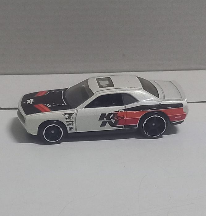 08 Dodge challenger SRT8 hot wheels