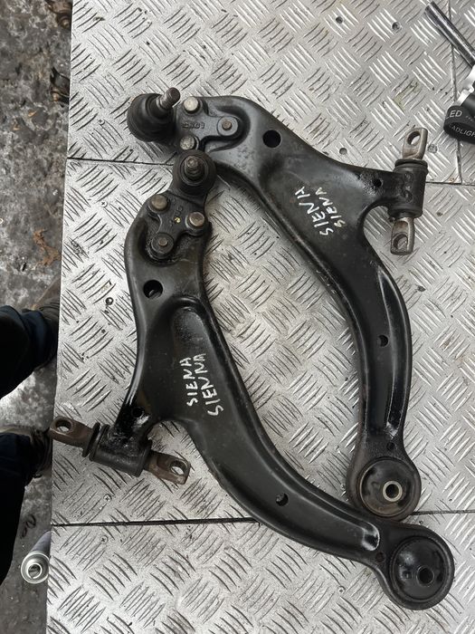 Рычаг Тойота сиенна toyota sienna год 2002: 1 000 грн. - Важелі, тяги ...