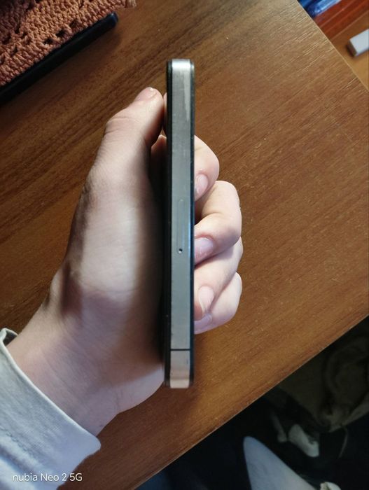 Продается айфон 4 и 5 в идеальном состоянии, рабочие с кабелем для 4