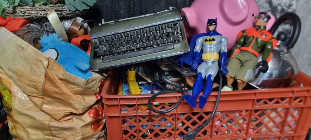 Velharias e antiguidades e brinquedos para despachar melhor oferta