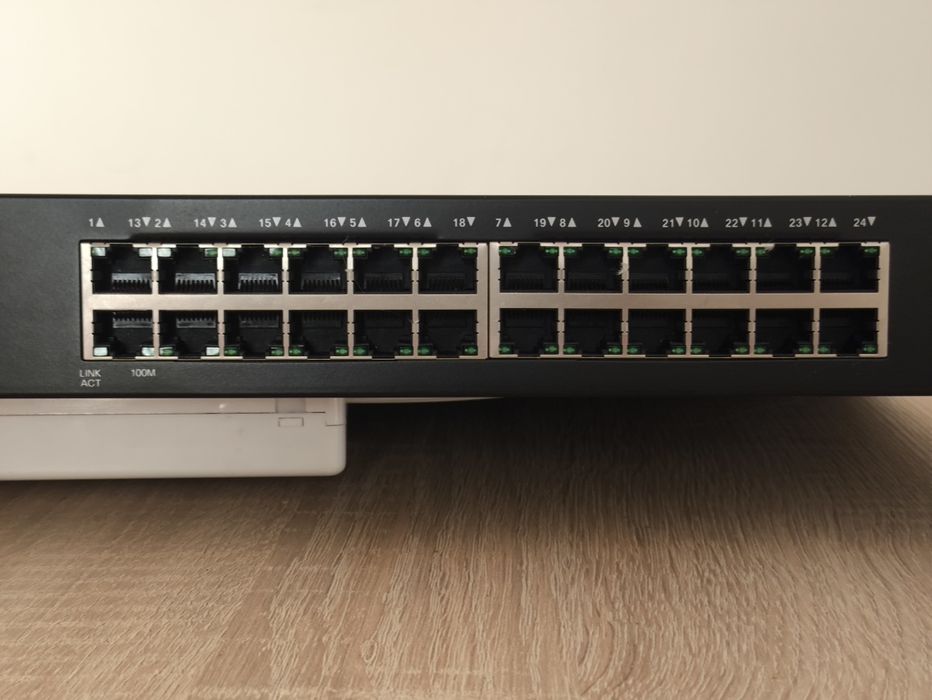 Switch, przełącznik zarządzalny Cisco SF200-24