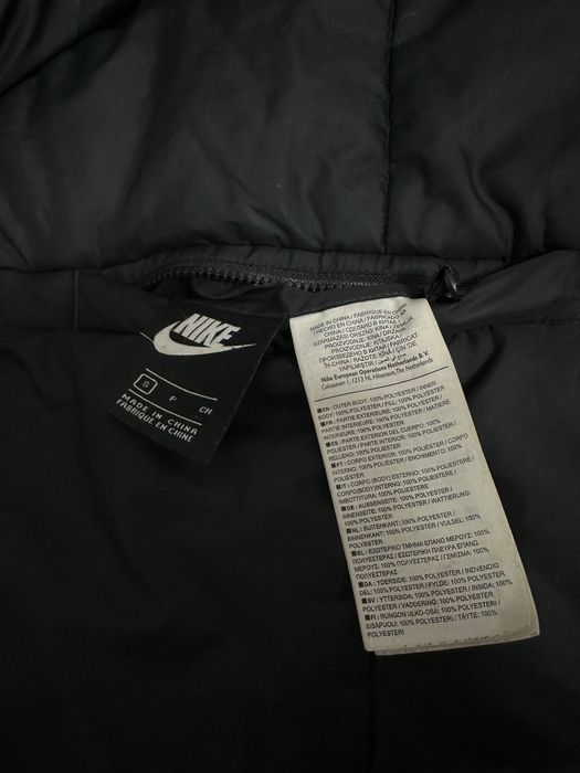 Пуховик Nike S размер big logo