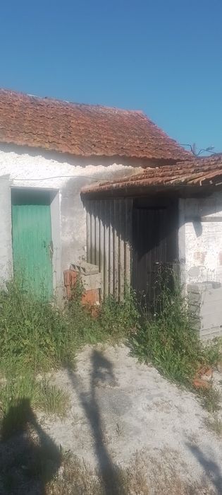 Moradia com terreno em Azoia Leiria