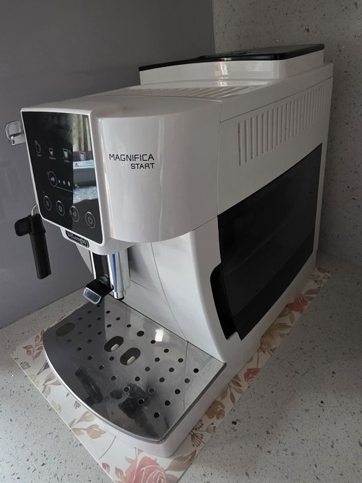 Máquina de Café Automática DELONGHI ECAM220.20.W Magnifica Start