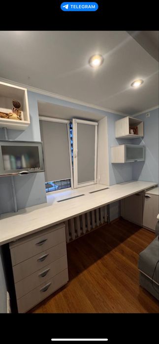 Стол письменный с полками и тумбами