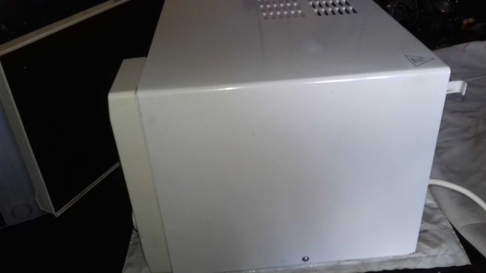 microondas marca becken com grill a funcionar