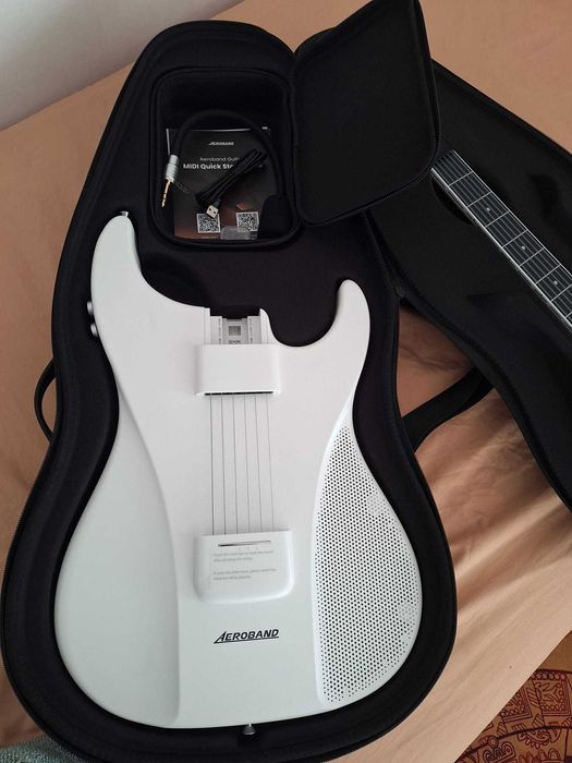 Aeroband Guitar with case and microphone