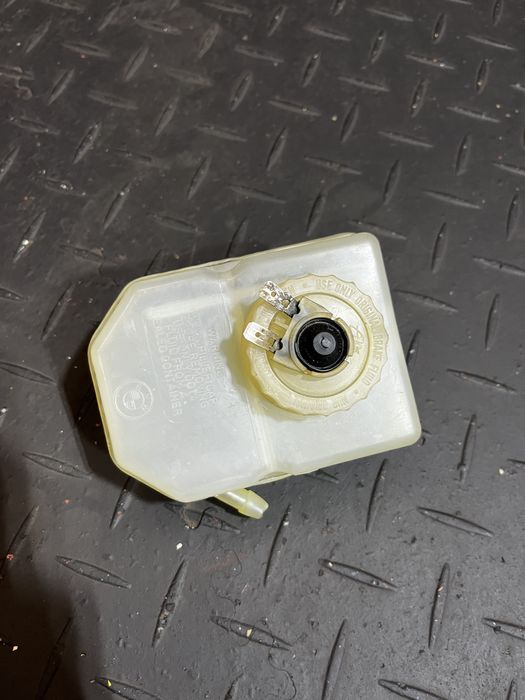 Zbiorniczek hamulcowy płynu hamulcowego BMW E30 E24 E28 E23 super stan