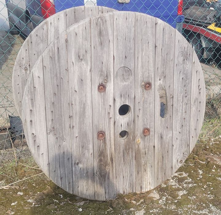 Szpula po kablu 79 x 122 cm drewniana